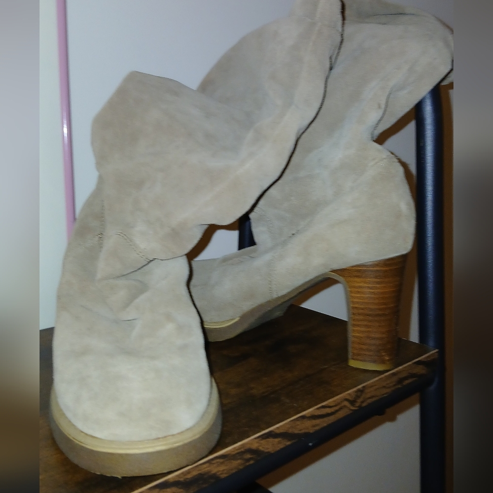 Chic Beige Heeled Boots